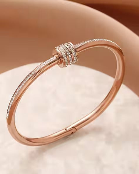Diamond-Studded Rose Gold Bracelet DN2113 Diamond-Studded Rose Gold Bracelet DN2113
