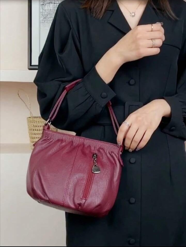 Womens small vintage shoulder Bag  -  B-60386