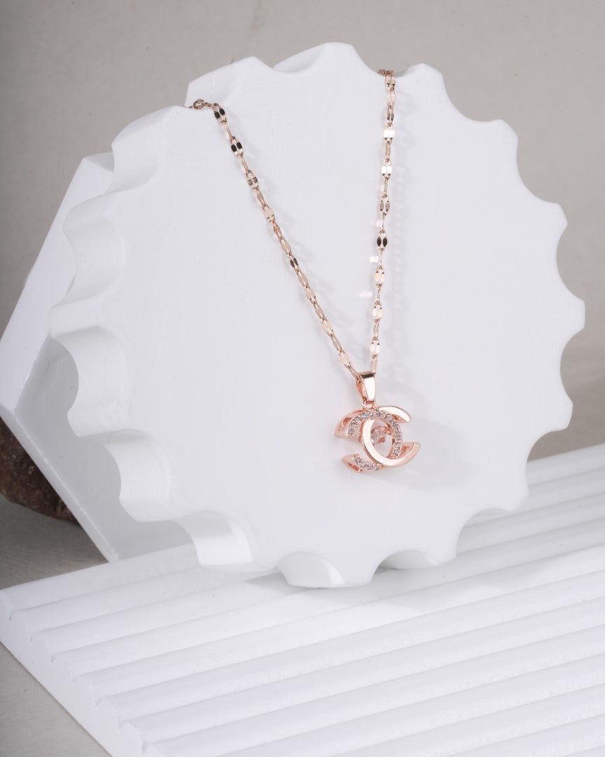 Women's Queen Charm Necklace B-383910