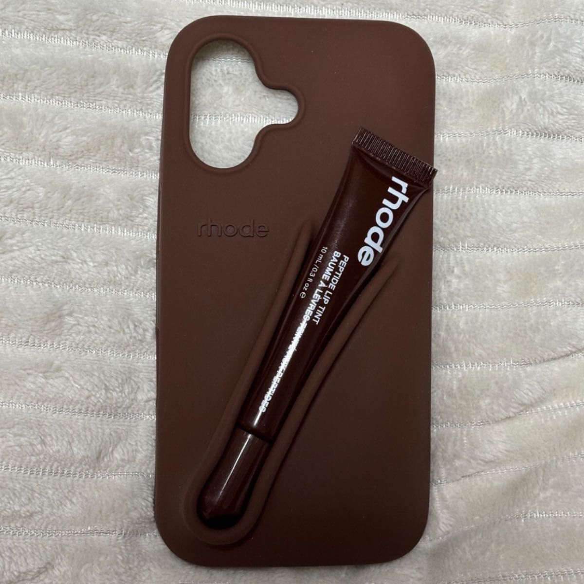 Case Lip 16 Pro Marrón Oscuro Lip Brown M9958742 Case Lip 16 Pro Marrón Oscuro Lip Brown M9958742