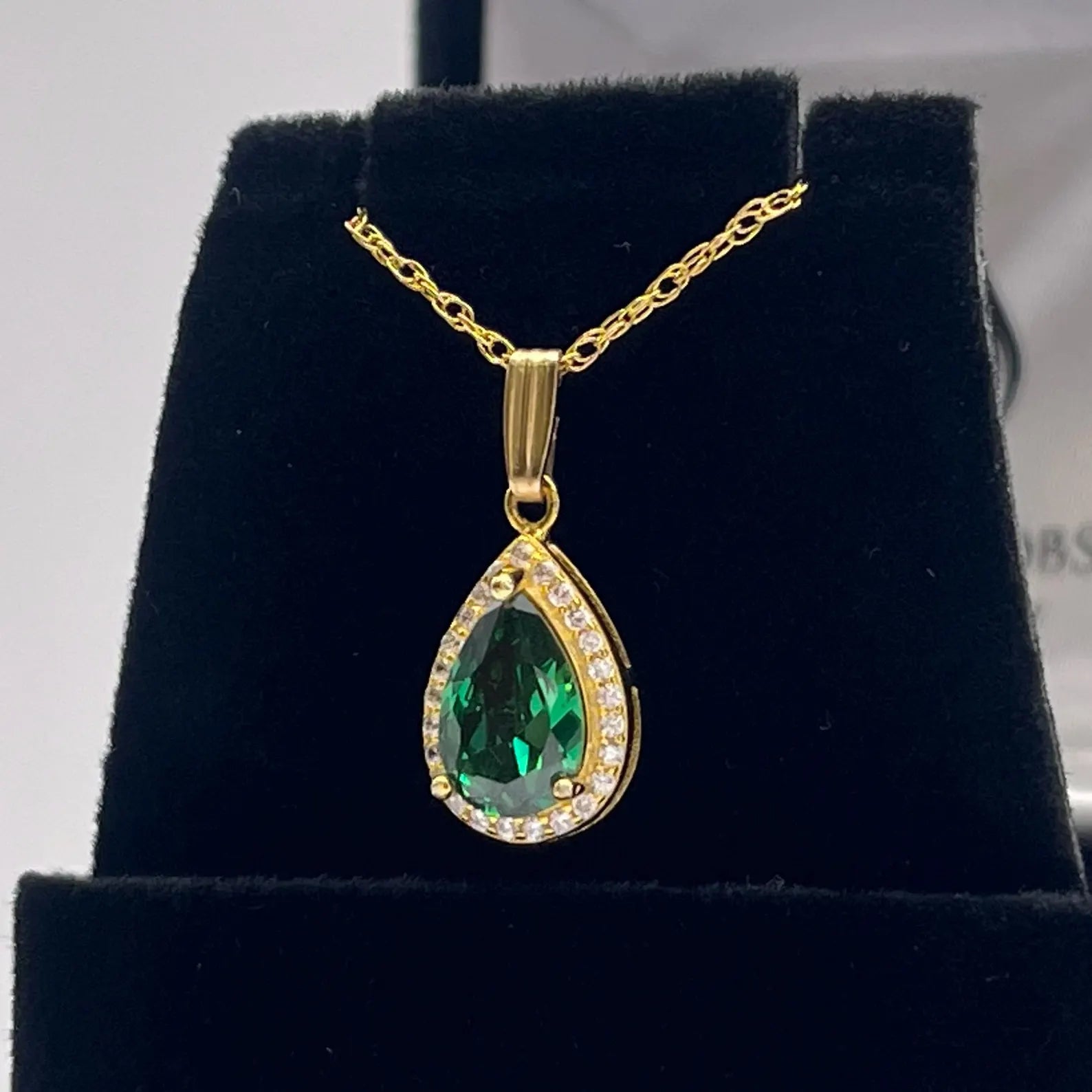 Pear Cut Emerald Necklace EN25 Pear Cut Emerald Necklace EN25