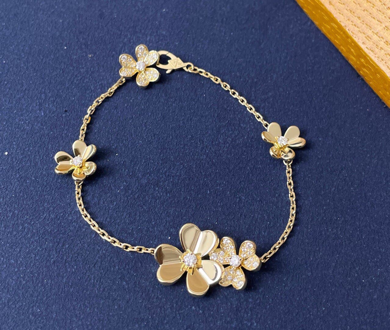 Frivole Gold Diamond Bracelet 504891336 Frivole Gold Diamond Bracelet 504891336