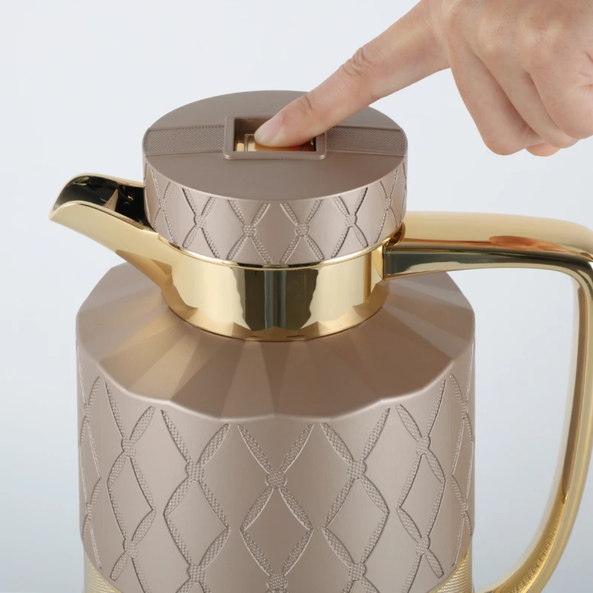 Modern Arabic Style Dallah Premium Coffee Tea Pot Vacuum Flask 2 Pcs Gift Set - (1.0L +07L) - Gold Modern Arabic Style Dallah Premium Coffee Tea Pot Vacuum Flask 2 Pcs Gift Set - (1.0L +07L) - Gold