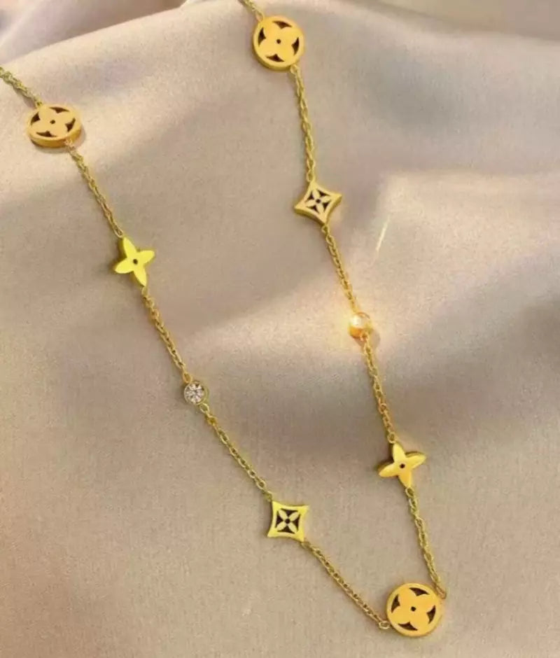 Beautiful Clover Charm Necklace X3903268