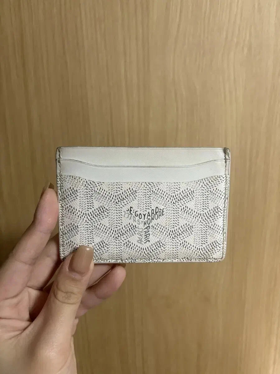 White Card Holder G74 White Card Holder G74