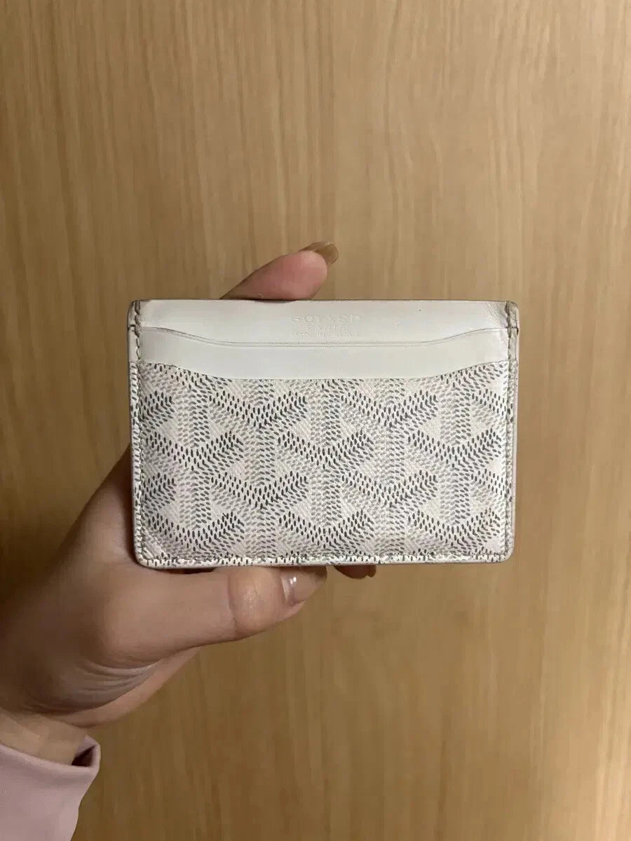 White Card Holder G74 White Card Holder G74