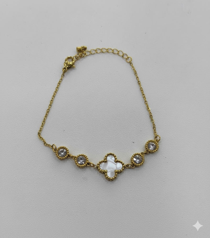 Four Leaf Flower Charm Bracelet For Women B46 - TUZZUT Qatar Online Shopping