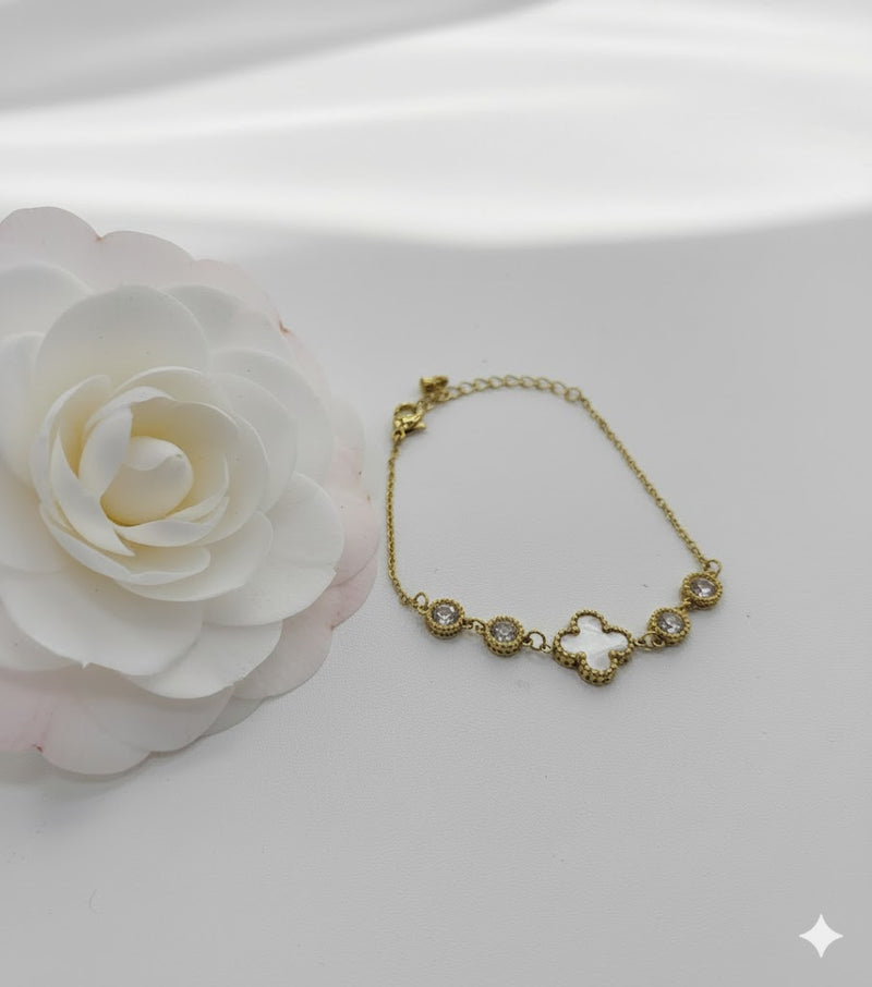 Four Leaf Flower Charm Bracelet For Women B46 - TUZZUT Qatar Online Shopping
