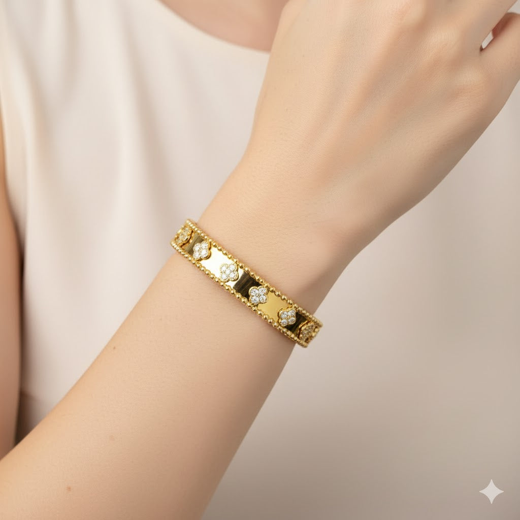 Round Brilliant Cut Diamonds Sweet Clovers Bracelet B052 Round Brilliant Cut Diamonds Sweet Clovers Bracelet B052