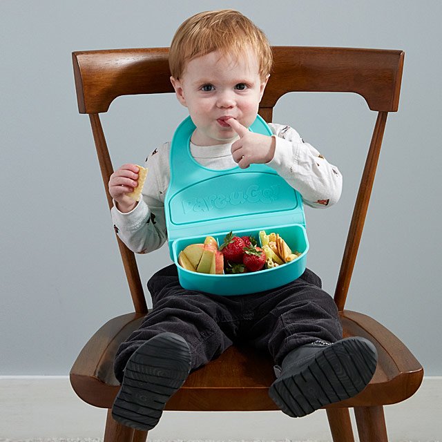 Snack & Go Travel Bib - Meal box for Children Snack & Go Travel Bib - Meal box for Children