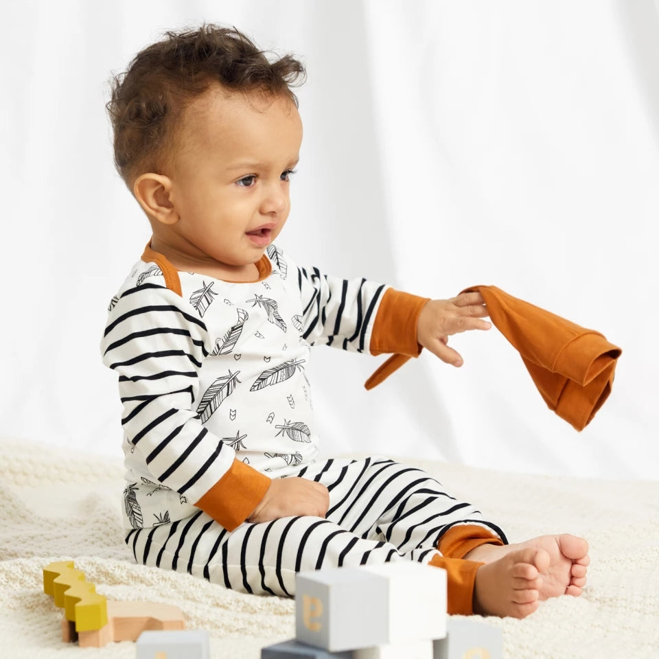 2-Piece Feather Print Hooded Bodysuit and Hat B2022 2-Piece Feather Print Hooded Bodysuit and Hat B2022