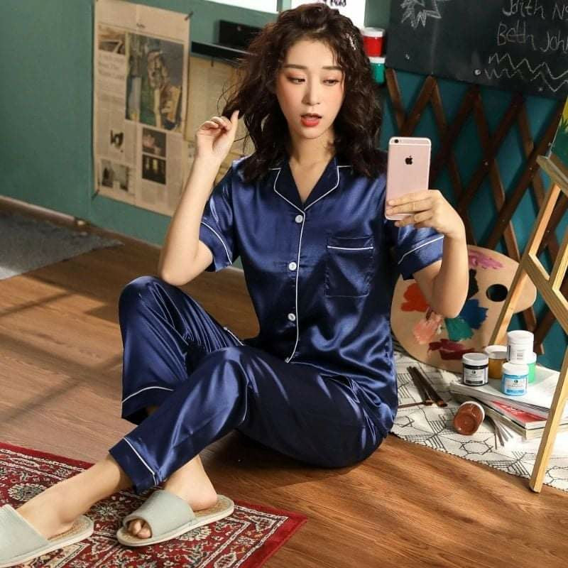 Women's Silk Satin Pajama Set Collar Short Sleeve Nightgown Women's Silk Satin Pajama Set Collar Short Sleeve Nightgown