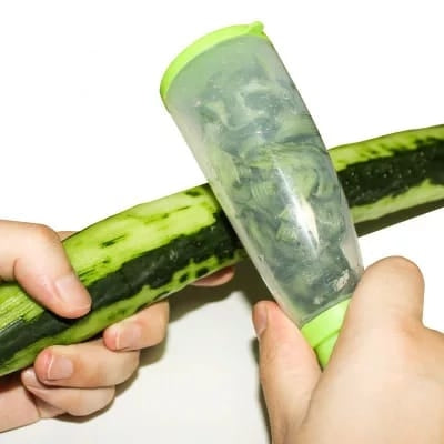Easy Slicer Vegetable Peeler with Container Easy Slicer Vegetable Peeler with Container