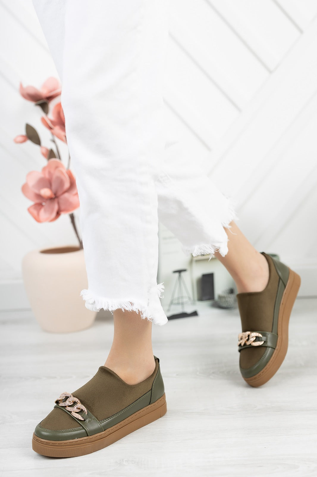 Canvas Chained Vulcanized Slip-on Sneakers Women's Shoes - C330 - Green Canvas Chained Vulcanized Slip-on Sneakers Women's Shoes - C330 - Green