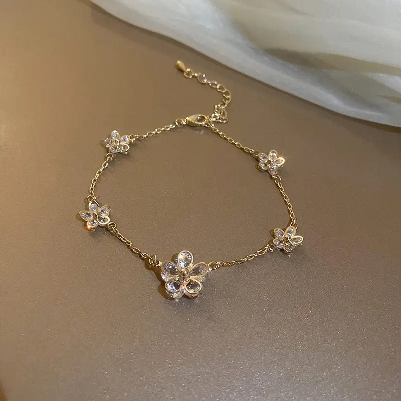 South Korea's New Exquisite Simple Flower Splicing Bracelet - Tuzzut.com Qatar Online Shopping